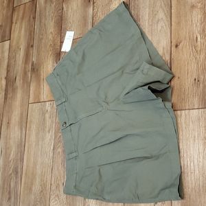 A New Day Olive Stretch Pleat Shorts Woman Size 18W